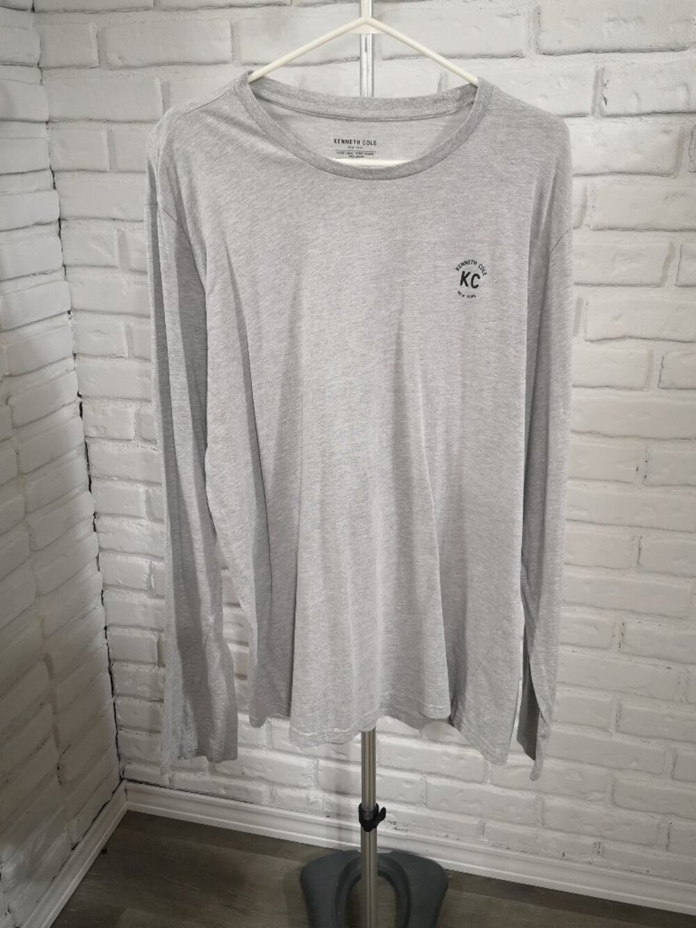 Kenneth Cole Men's Size XL Grey Long Sleeves Loose Fit Crew Neck T-shirt Casual